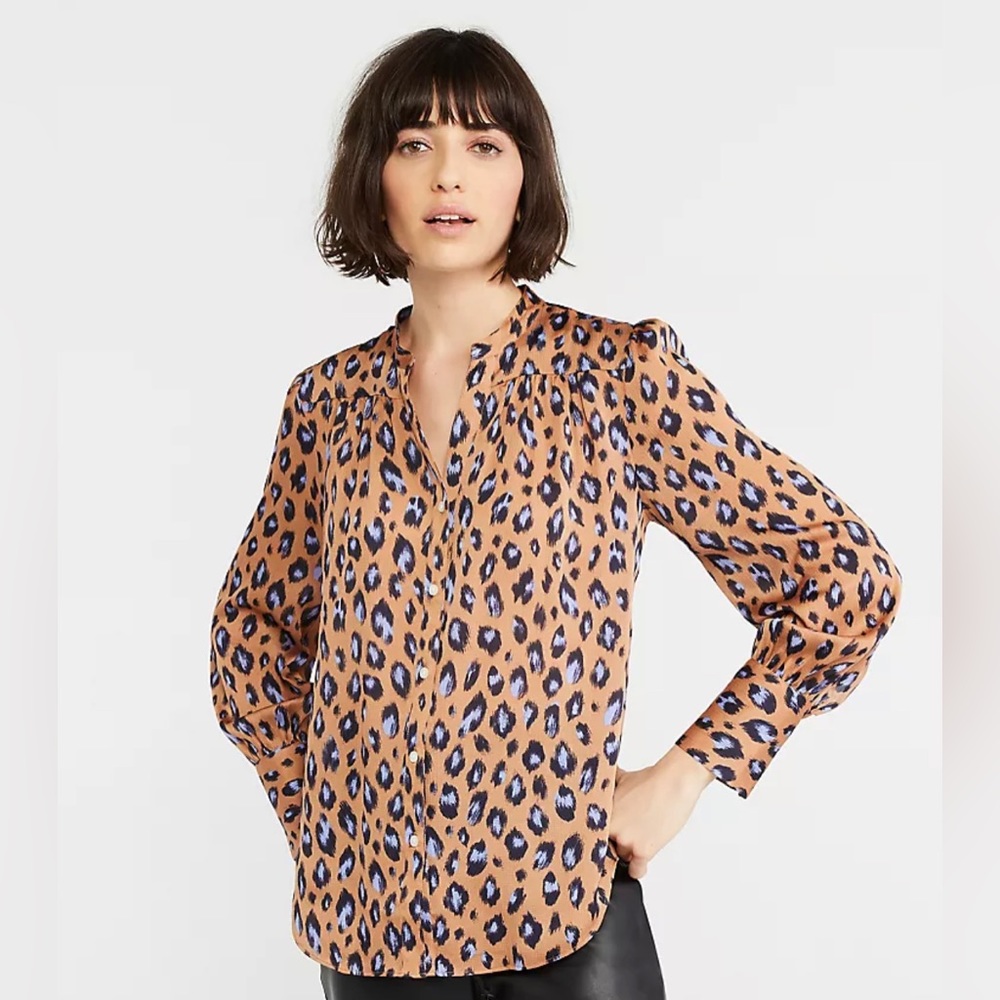Ann Taylor Animal Print Shirred Split Neck Blouse Petite Women’s XS lightweight